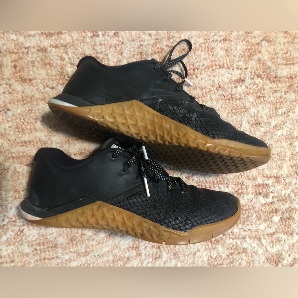 Black and gum Metcon 4